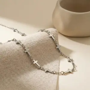 Silver Cross Link Necklace