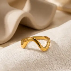 Waved Curve Ring